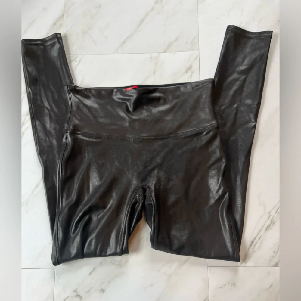 Spanx Black Faux Leather Legging petite medium - Picture 3 of 9